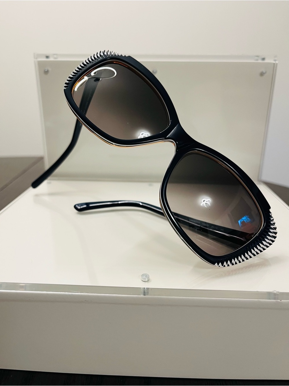 Alexander McQueen Black Gradient Lens Women's Sunglasses - Picture 1 of 2